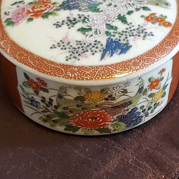Vintage Satsuma Japanese peacock trinket box orange and gold trim - Picture 8 of 12